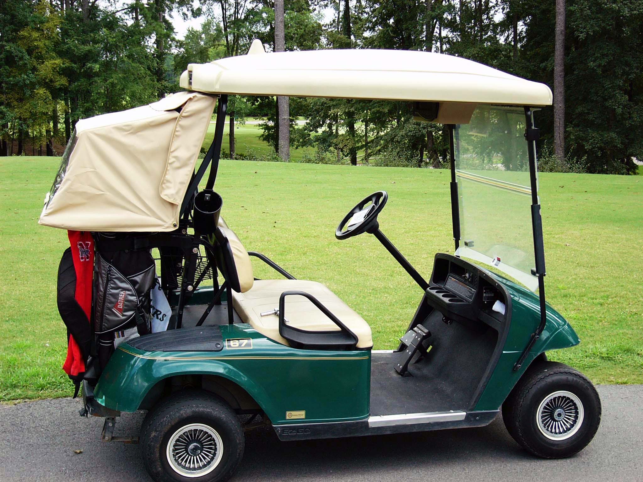 Golf cart with rear bag cover