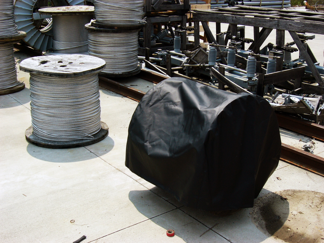 Cable reel and cover